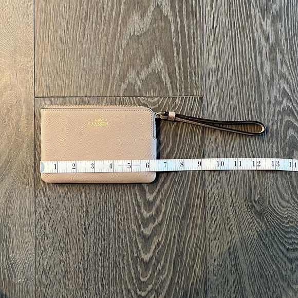 Coach crossgrain leather corner zip wristlet taupe - Picture 8 of 9